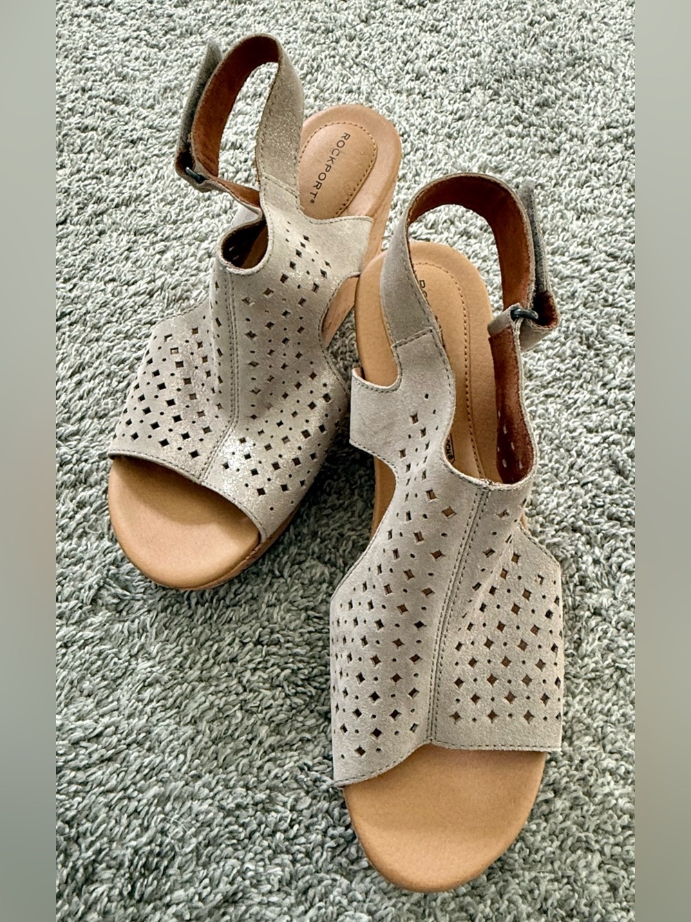 NWOT Rockport truTECH Metallic Suede Laser Cut Cork Wedge Sandals [8.5]